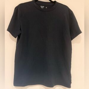 Hollister Black Short Sleeve Cooling Tee Size Medium